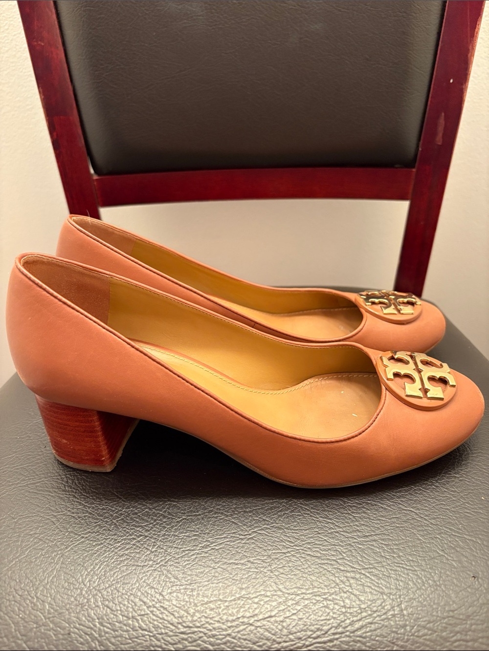 Women’s Tory Burch Chelsea Brown Leather Block Heel Pumps Size 8.5
